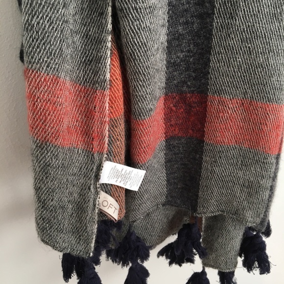 LOFT Plaid Scarf - Picture 4 of 4